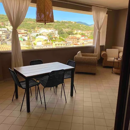Con Terrazza Panoramica. *